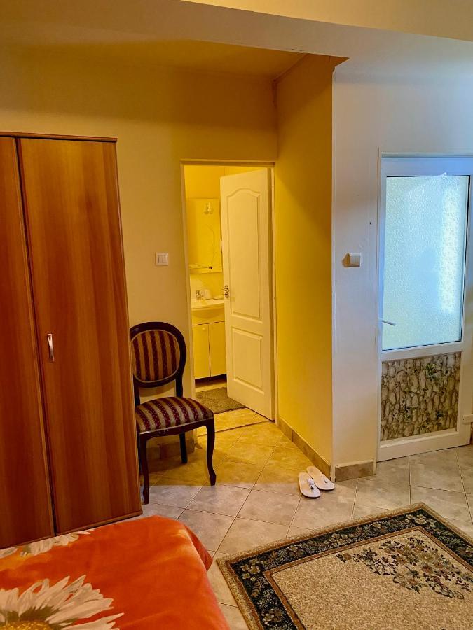 House In The Woods Bed & Breakfast Resita Ngoại thất bức ảnh