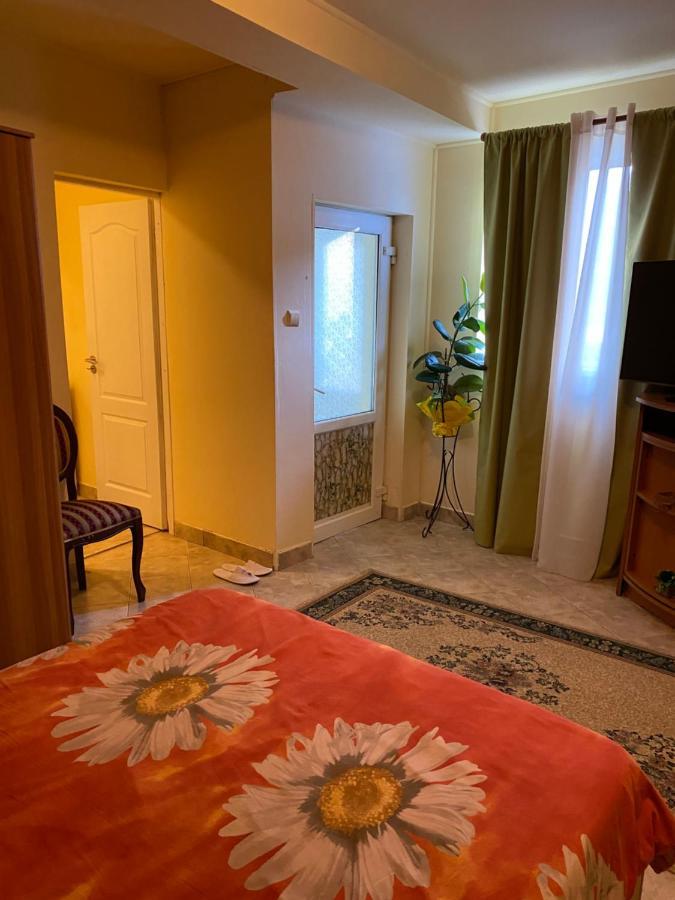 House In The Woods Bed & Breakfast Resita Ngoại thất bức ảnh